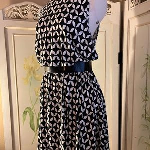 Ann Taylor LOFT Black and White Geometric sleeveless dress Size  M